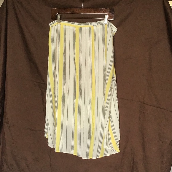 High Low Skirt NWT - Picture 7 of 9